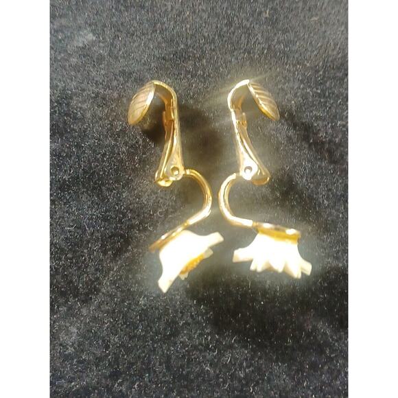 Vintage Ceramic Daisy Golden Clip On Earrings Yellow & White - Picture 4 of 8